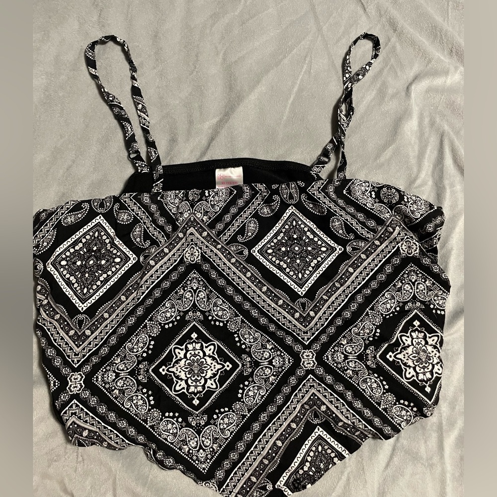 XL junior woman’s crop tank. Super soft and stretchy material.